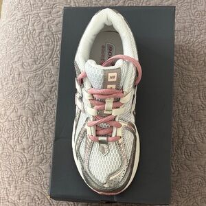 New Balance Women's Athletic Shoes in Pink and White